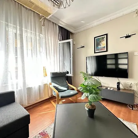 Apartment Spatious Modern 4br, 4acs, 3 Min Walk From Taksim *